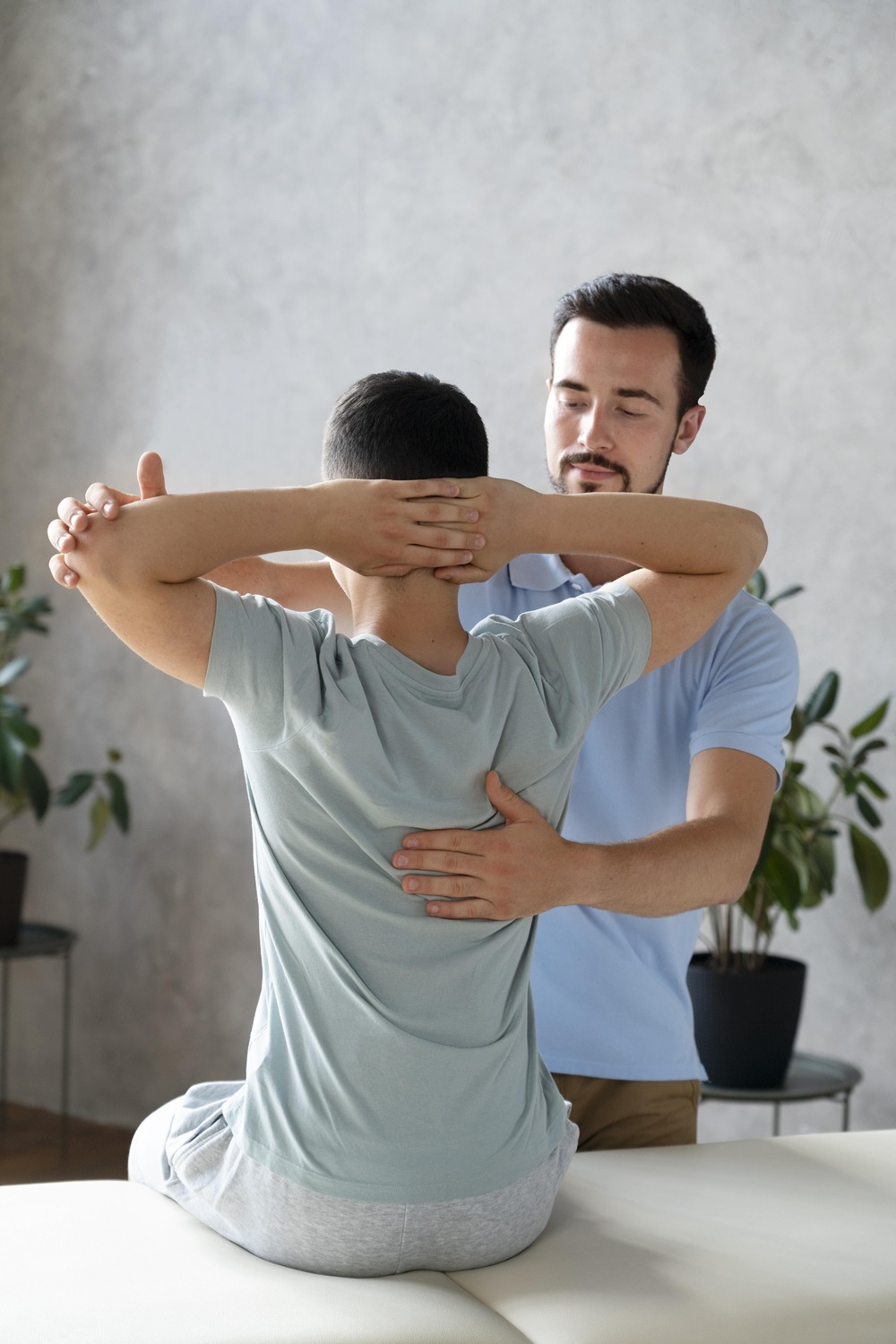 medium-shot-man-helping-patient (2)