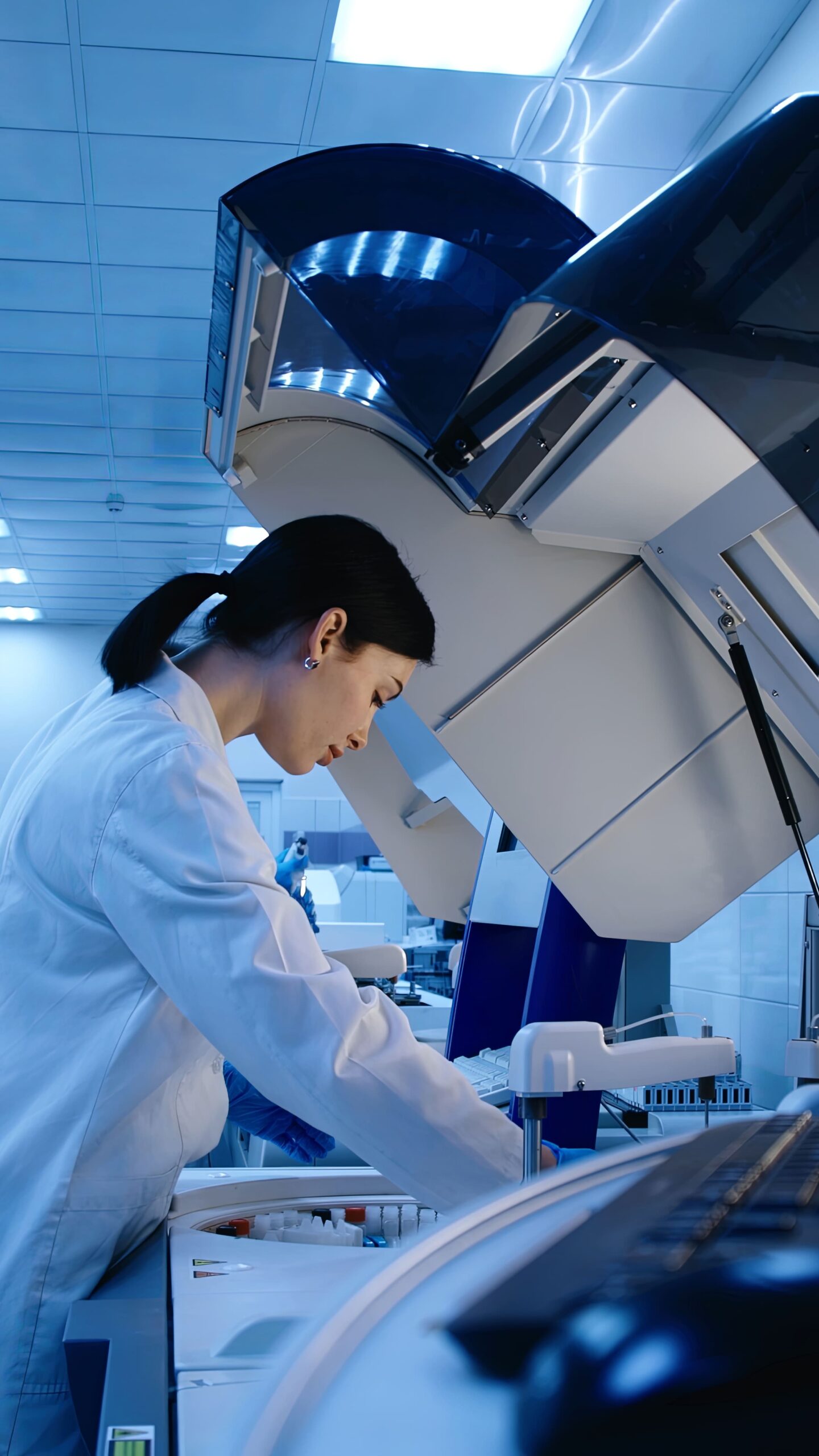 vecteezy_scientist-working-analyzing-test-advanced-scientific_60261027 (1)